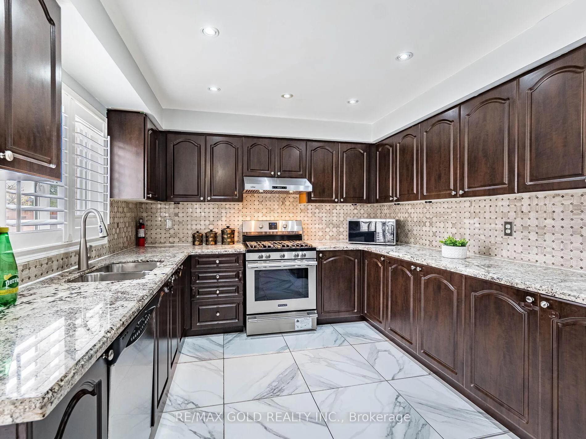 Photo 12 of 66 Hiberton Crescent, Brampton, Fletcher's Meadow — HOMEH