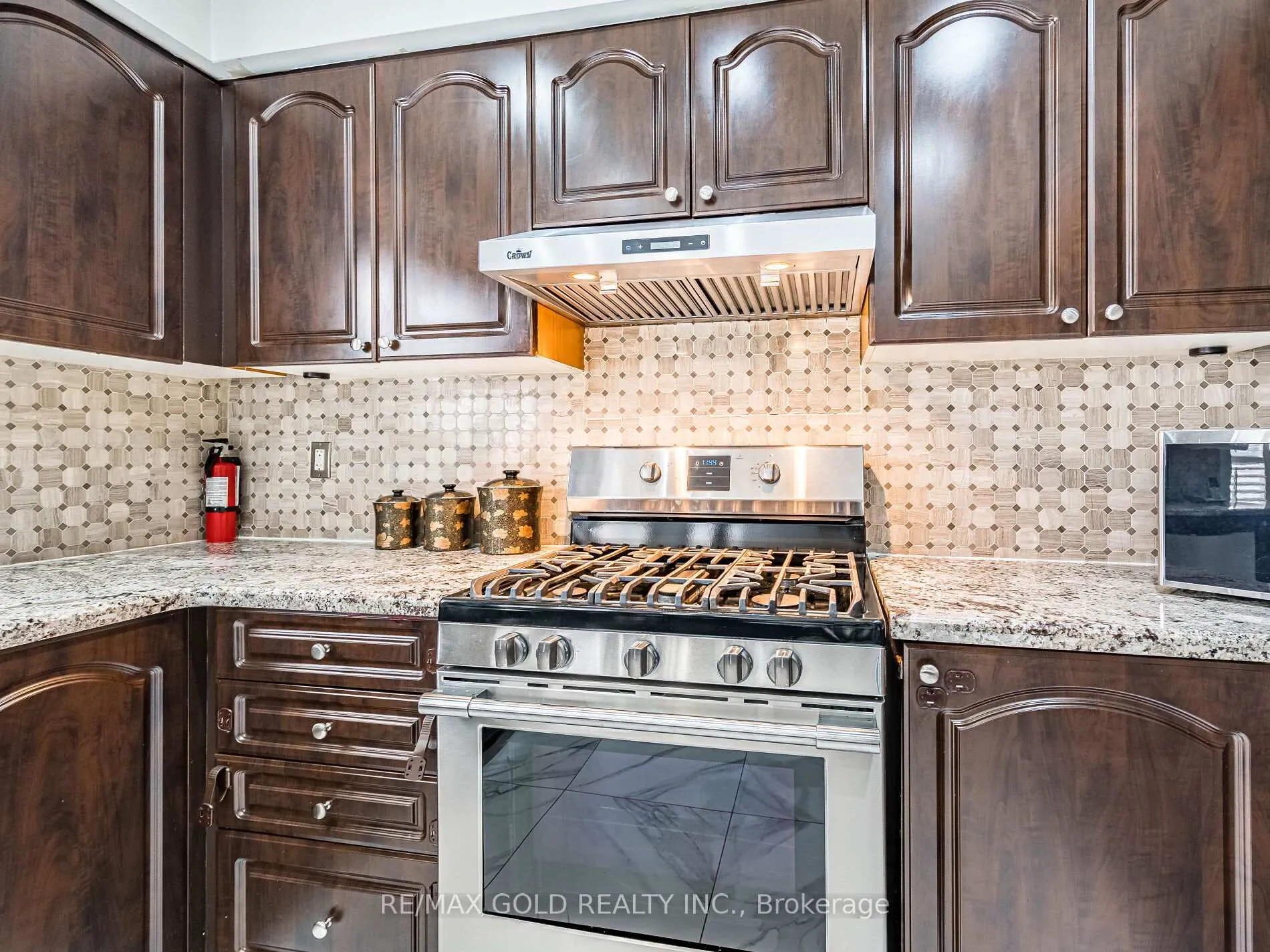 Photo 13 of 66 Hiberton Crescent, Brampton, Fletcher's Meadow — HOMEH
