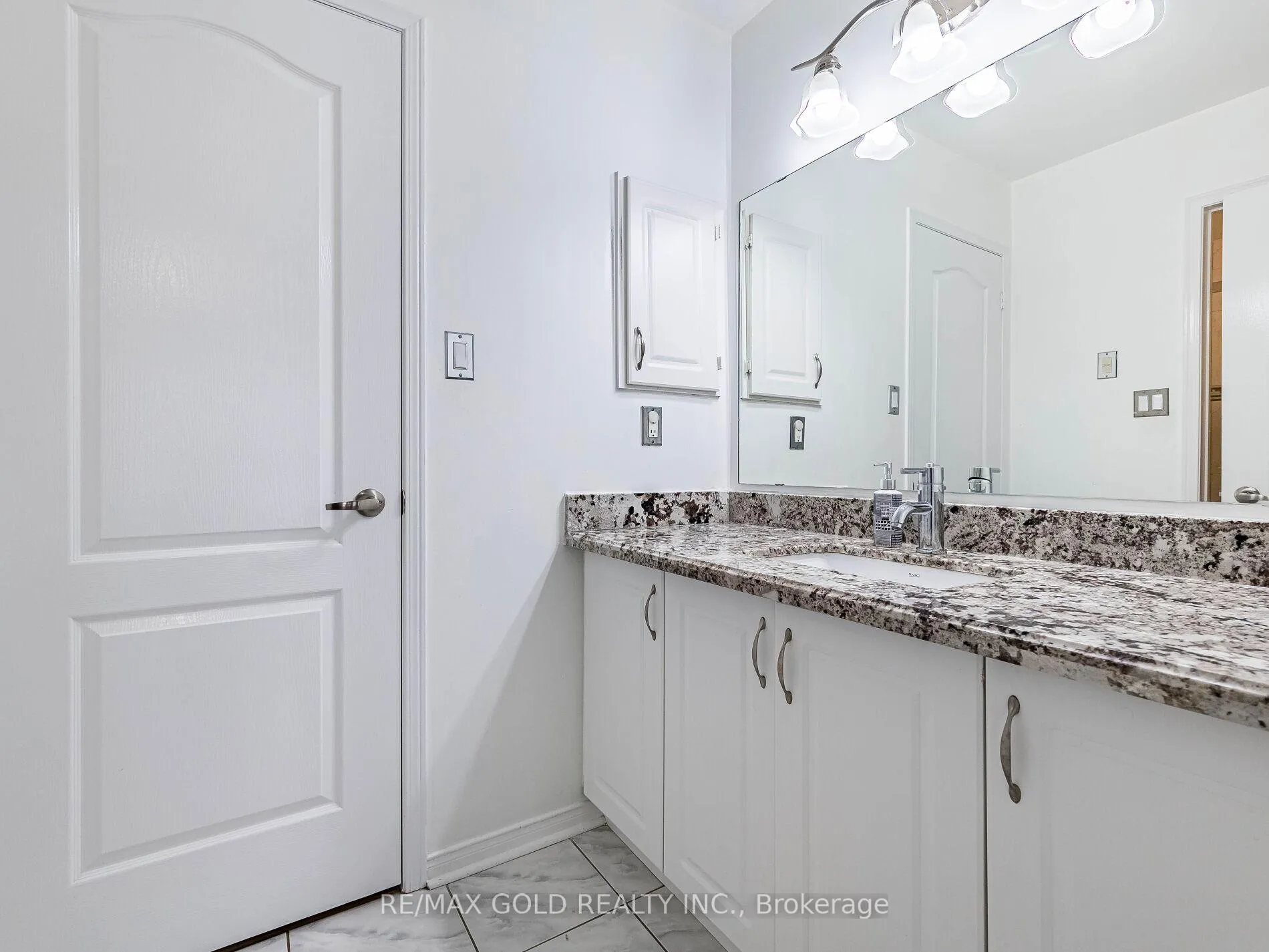 Photo 26 of 66 Hiberton Crescent, Brampton, Fletcher's Meadow — HOMEH