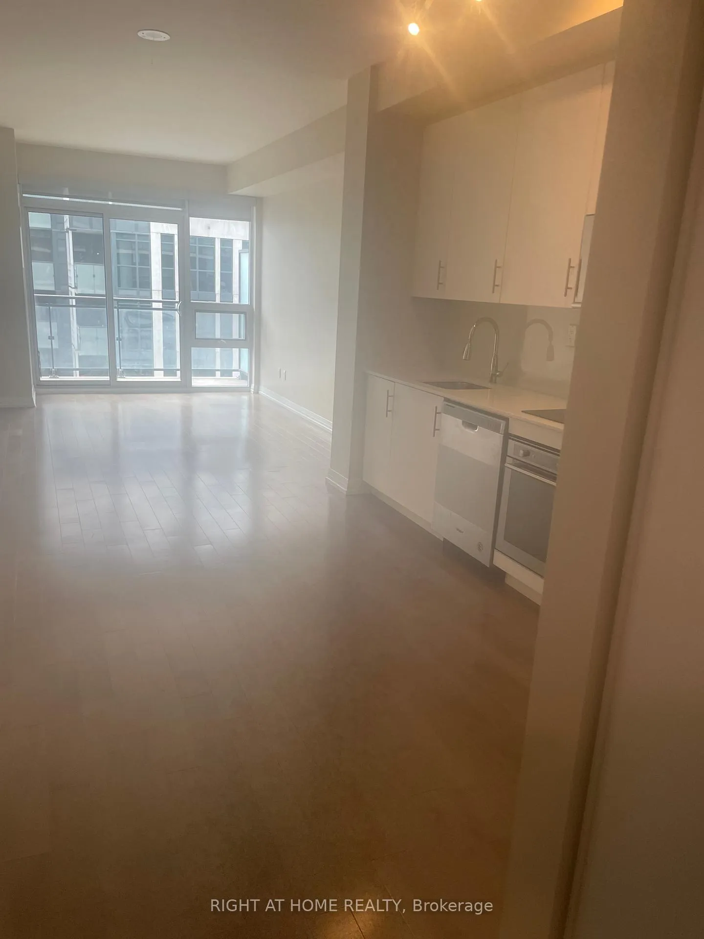 Photo 7 of Unit 2101, 460 Adelaide Street E, Toronto, Moss Park — HOMEH