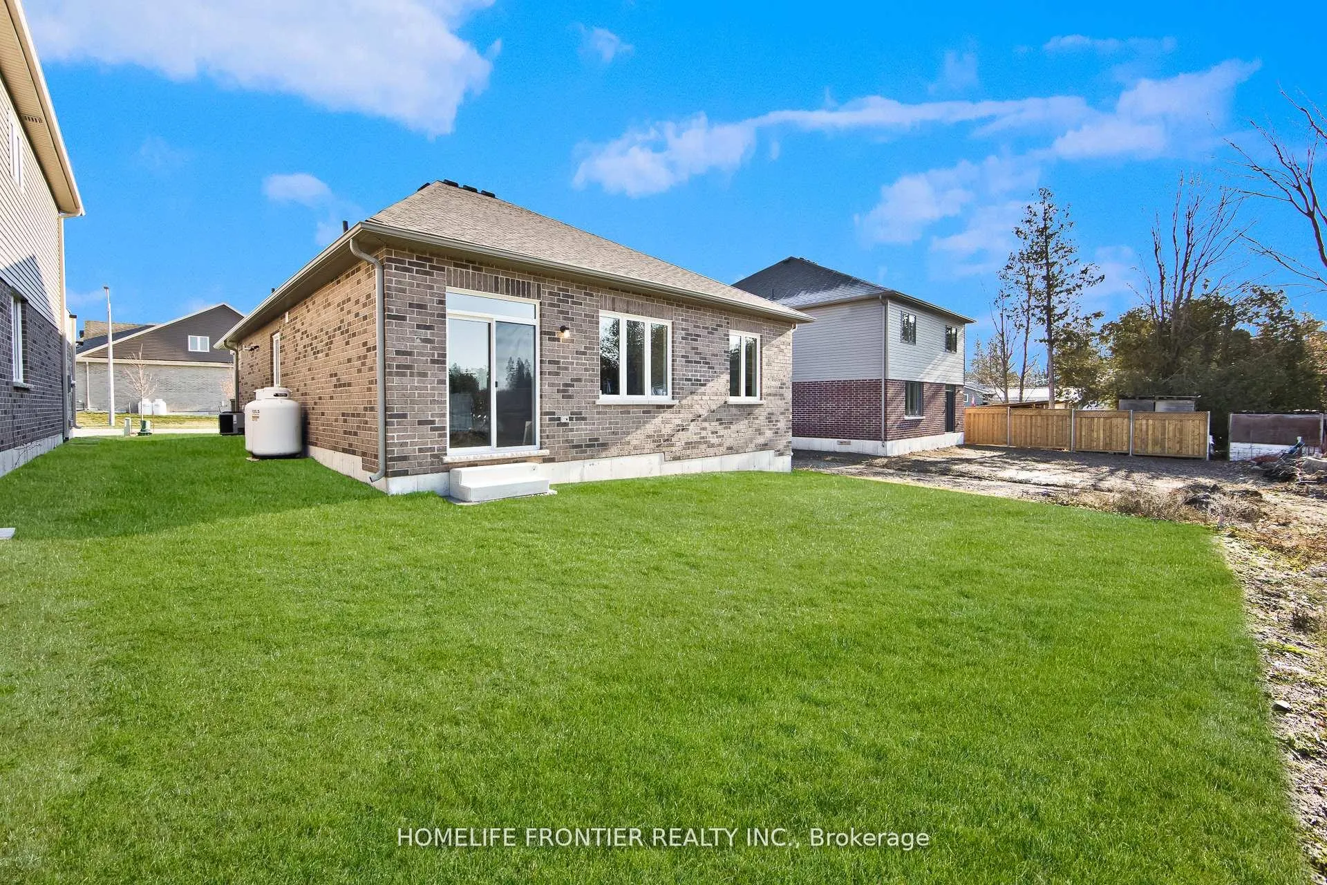 Photo 9 of 11 Spruceside Drive, Kawartha Lakes, Bobcaygeon — HOMEH