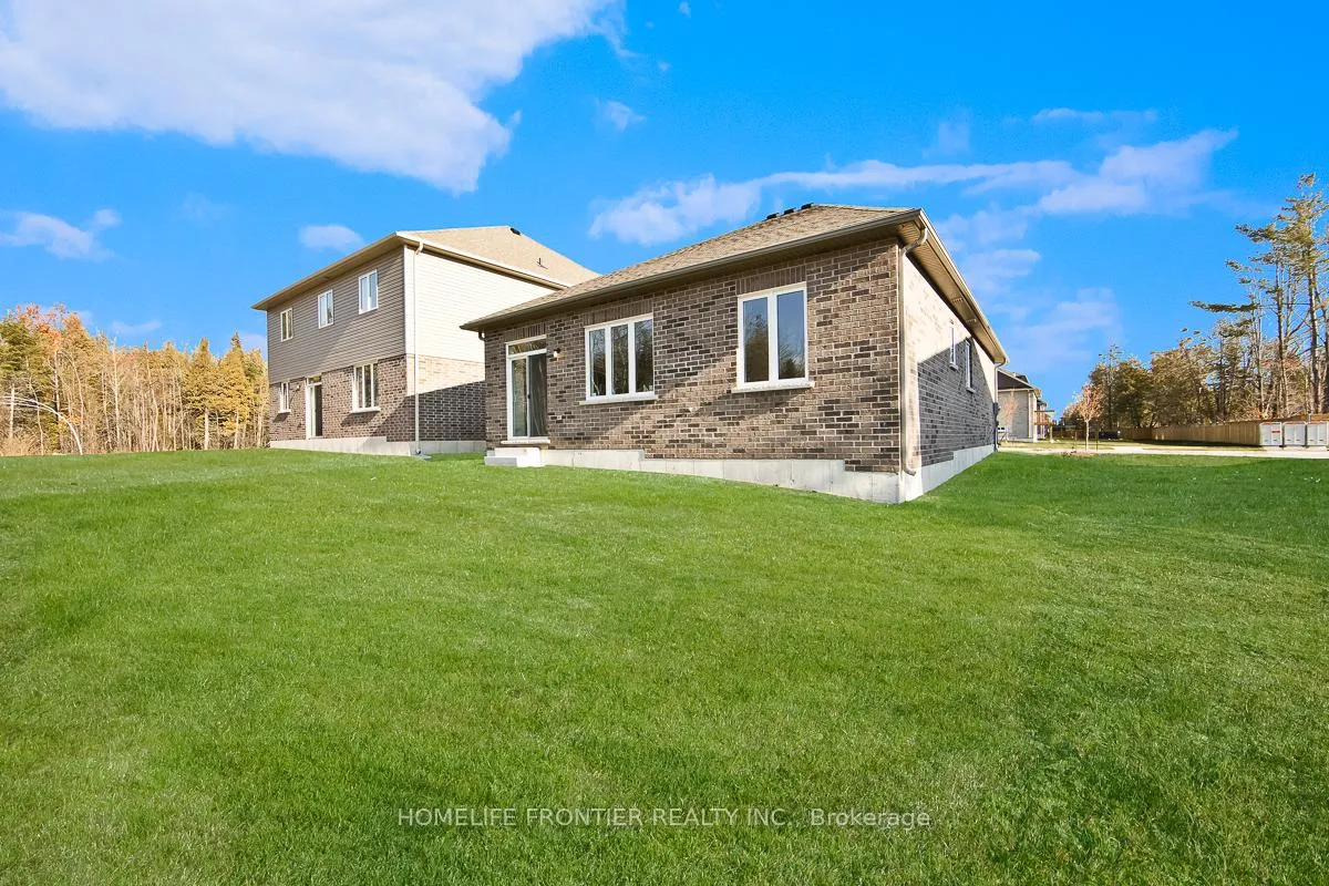 Photo 8 of 11 Spruceside Drive, Kawartha Lakes, Bobcaygeon — HOMEH