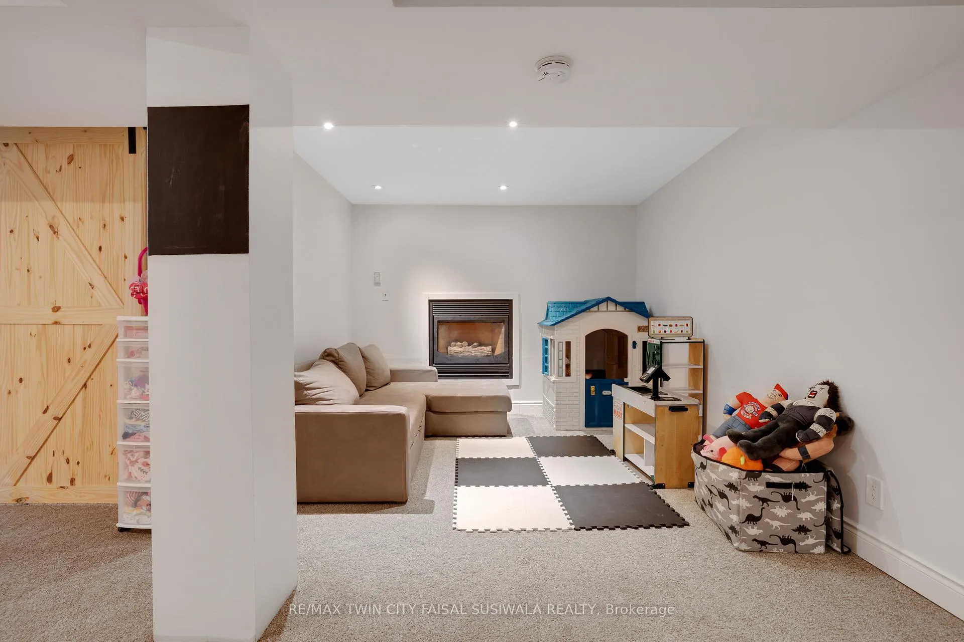 Photo 34 of 26 Telfer Court, Cambridge — HOMEH