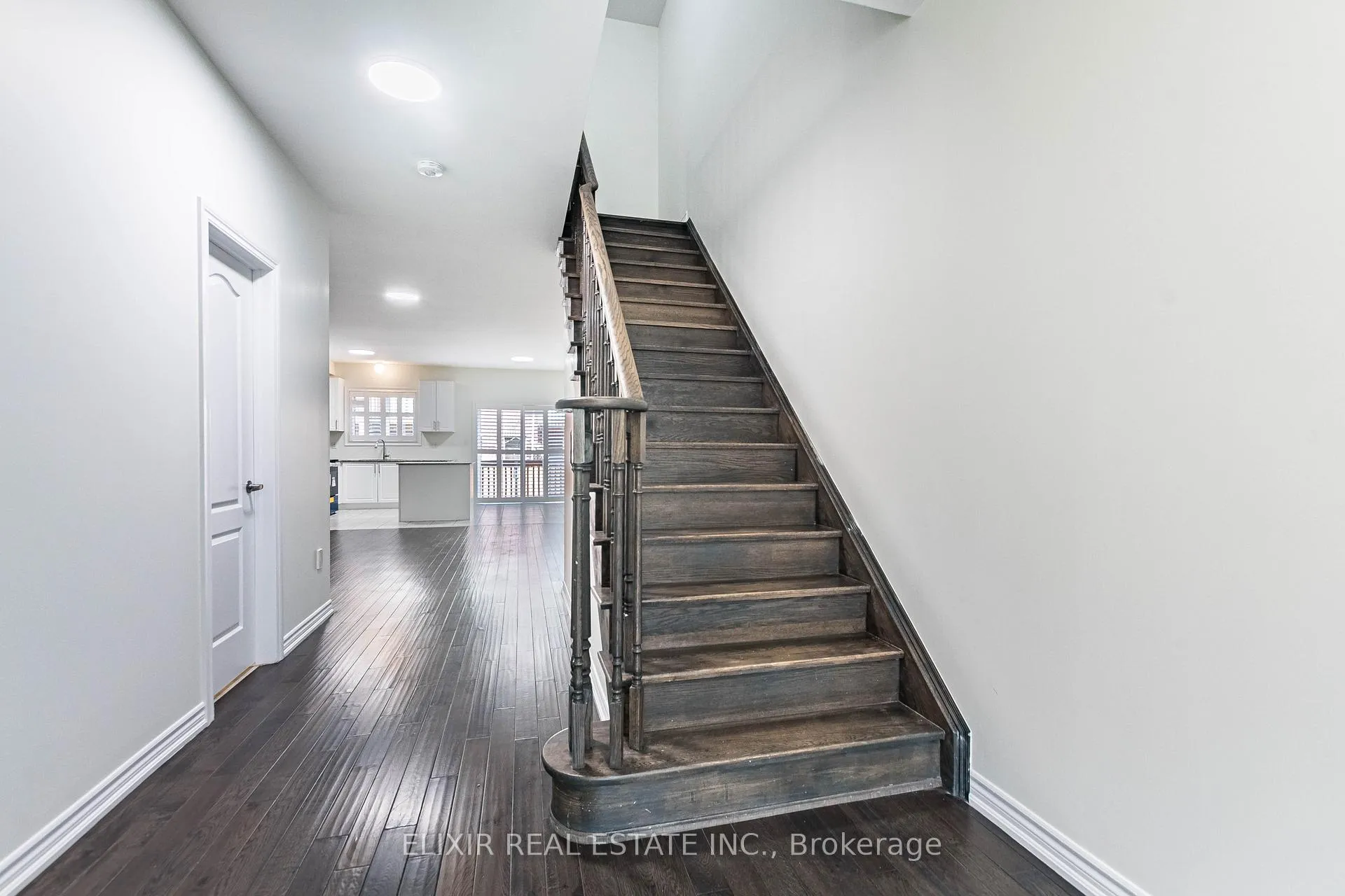 Photo 5 of 32 Yately Street, Brampton, Northwest Brampton — HOMEH