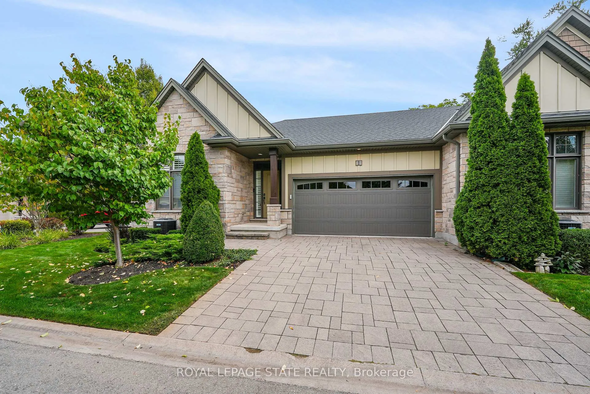 Photo 3 of 1 Cedar Drive, Niagara-on-the-Lake, St. Davids — HOMEH