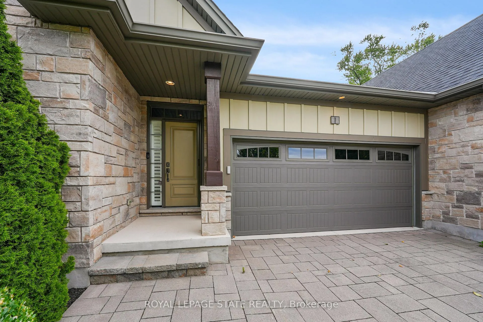 Photo 4 of 1 Cedar Drive, Niagara-on-the-Lake, St. Davids — HOMEH
