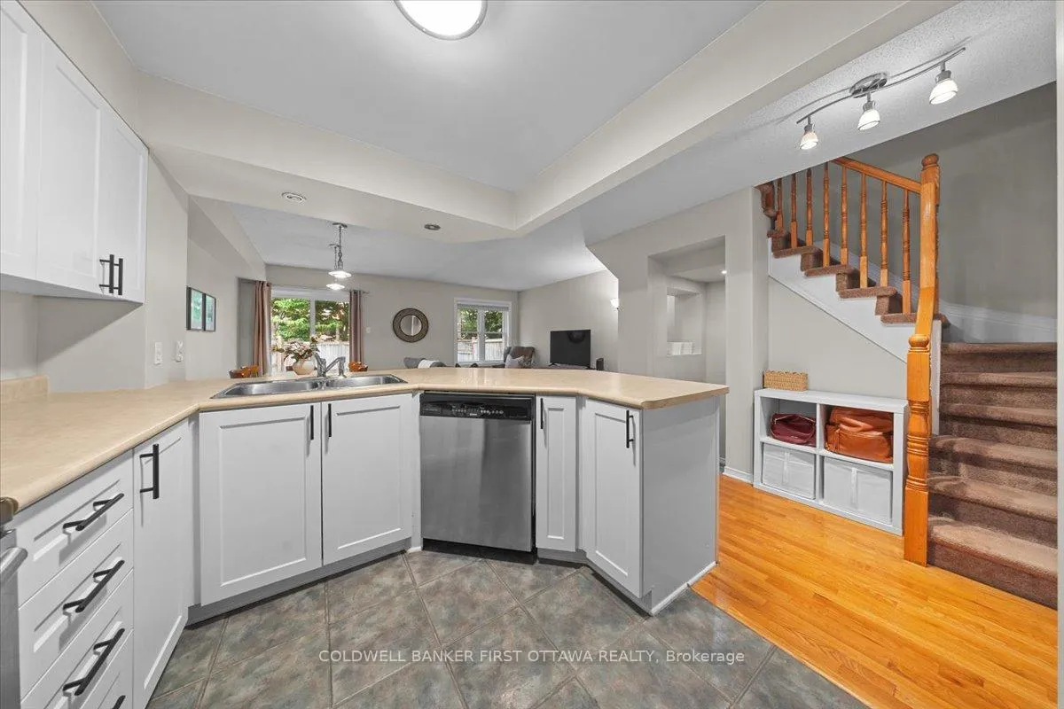 Photo 9 of 29 Heartleaf Private, Ottawa, Hunt Club Park/Greenboro — HOMEH