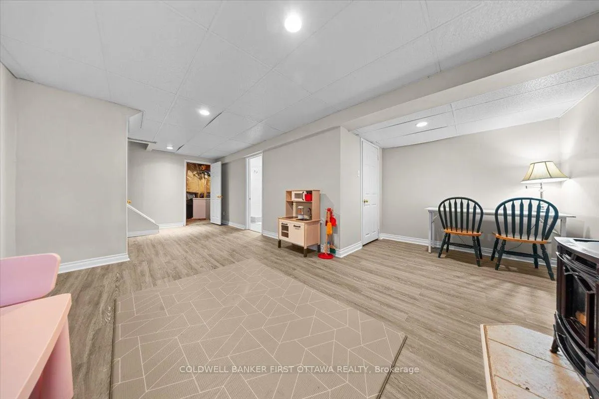 Photo 21 of 29 Heartleaf Private, Ottawa, Hunt Club Park/Greenboro — HOMEH