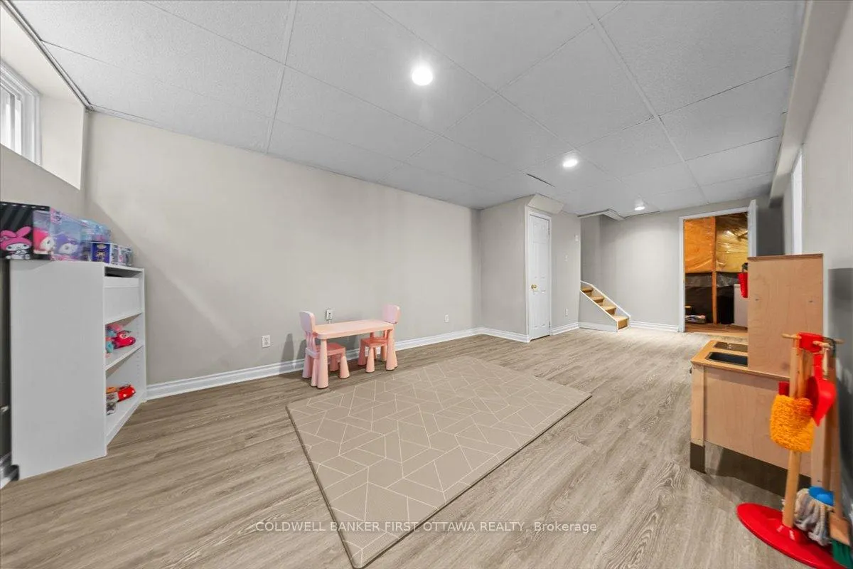 Photo 22 of 29 Heartleaf Private, Ottawa, Hunt Club Park/Greenboro — HOMEH