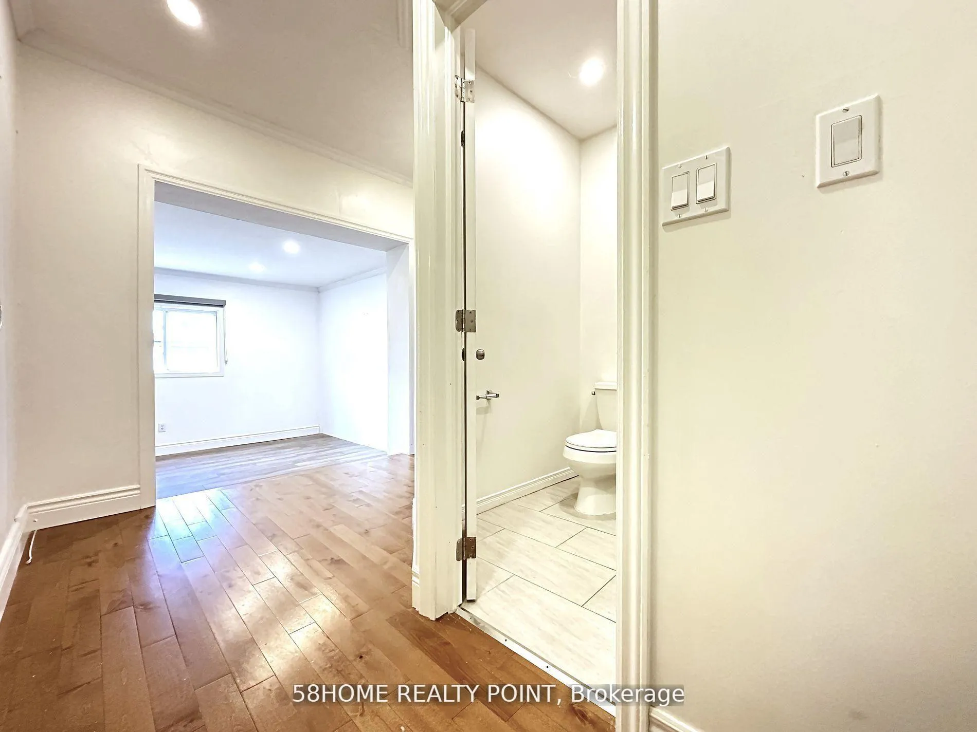 Photo 3 of Unit Main, 56 Regina Avenue, Toronto, Englemount-Lawrence — HOMEH