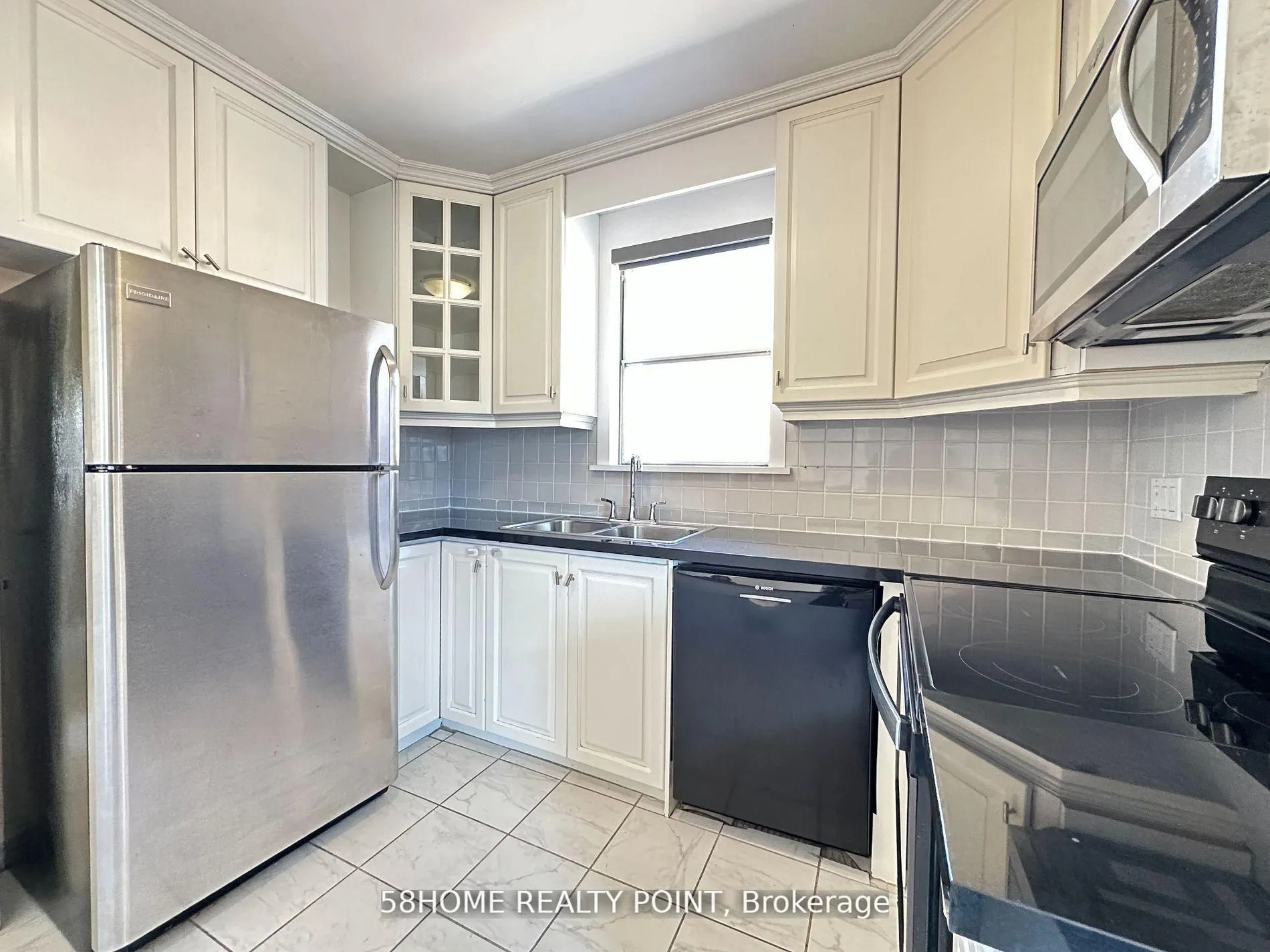 Photo 4 of Unit Main, 56 Regina Avenue, Toronto, Englemount-Lawrence — HOMEH