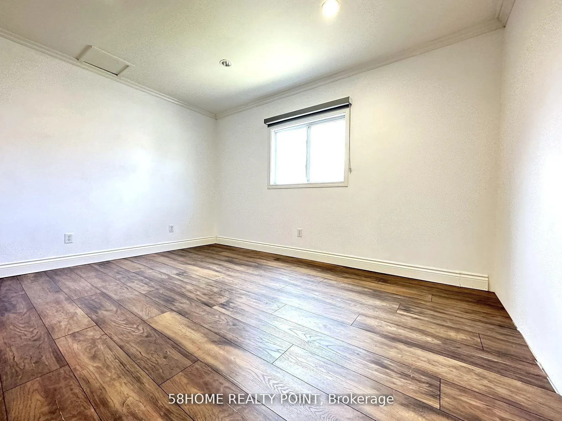 Photo 8 of Unit Main, 56 Regina Avenue, Toronto, Englemount-Lawrence — HOMEH