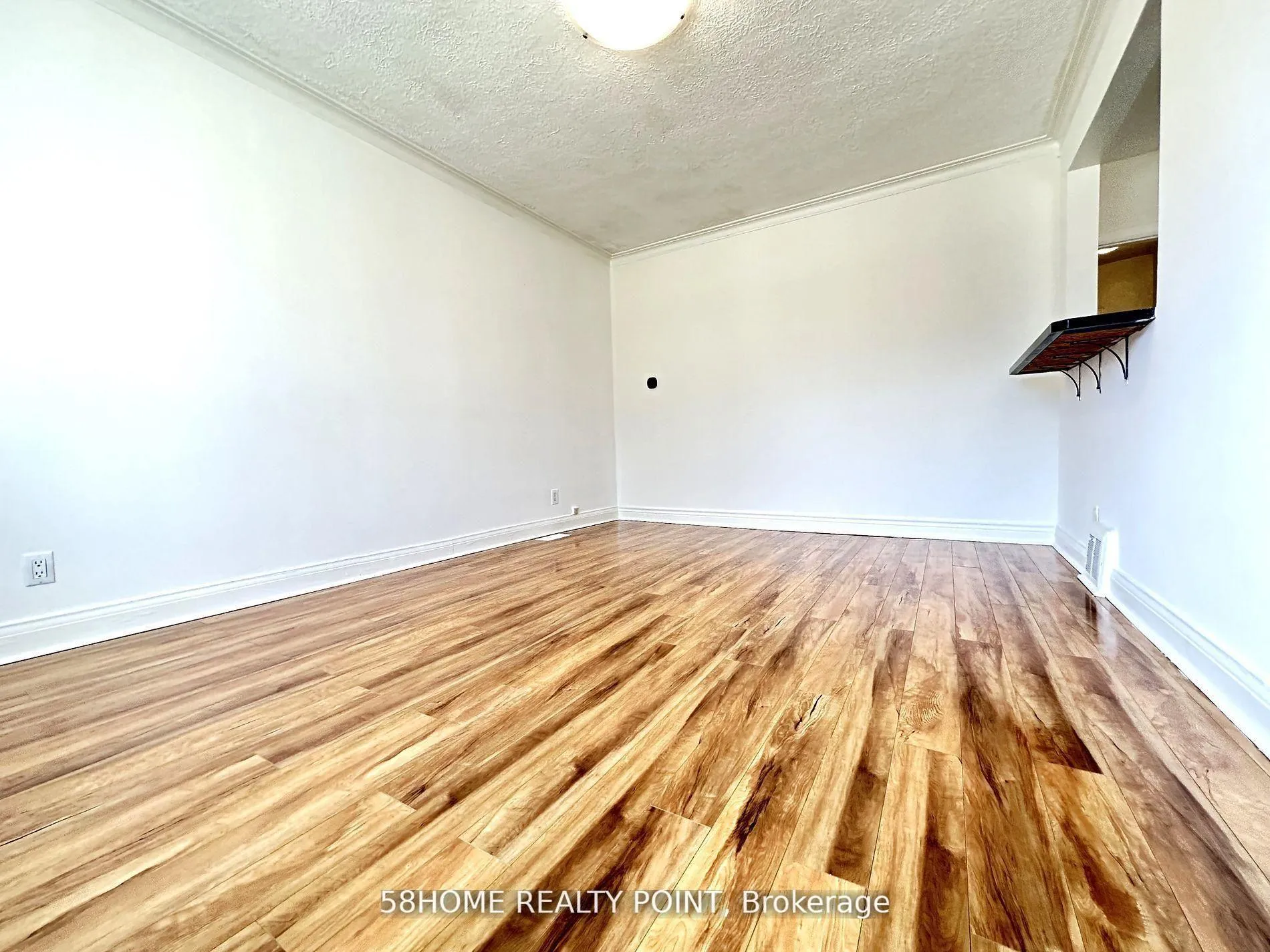 Photo 10 of Unit Main, 56 Regina Avenue, Toronto, Englemount-Lawrence — HOMEH