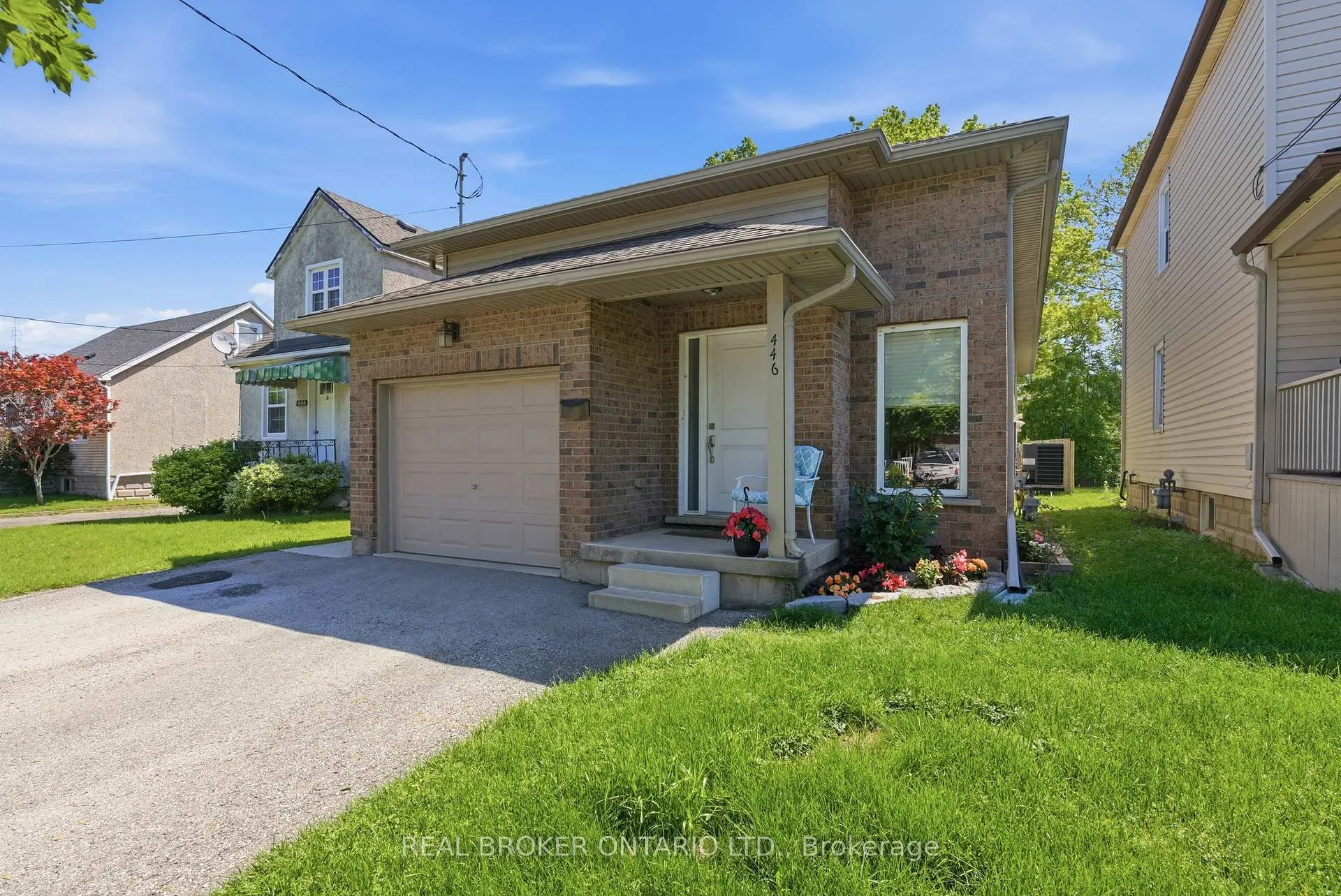 Photo 3 of 446 Scholfield Avenue N, Welland, Welland Downtown — HOMEH