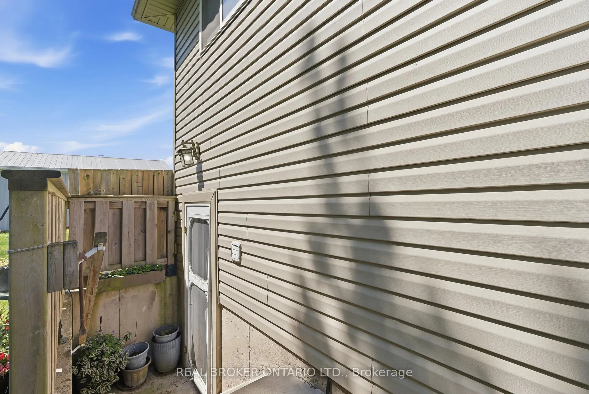 Photo 12 of 446 Scholfield Avenue N, Welland, Welland Downtown — HOMEH