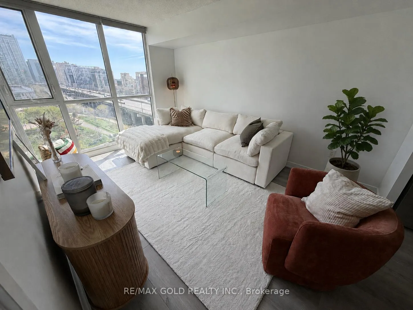 Photo 7 of Unit 1006, 75 Queens Wharf Road, Toronto, Waterfront Communities — HOMEH