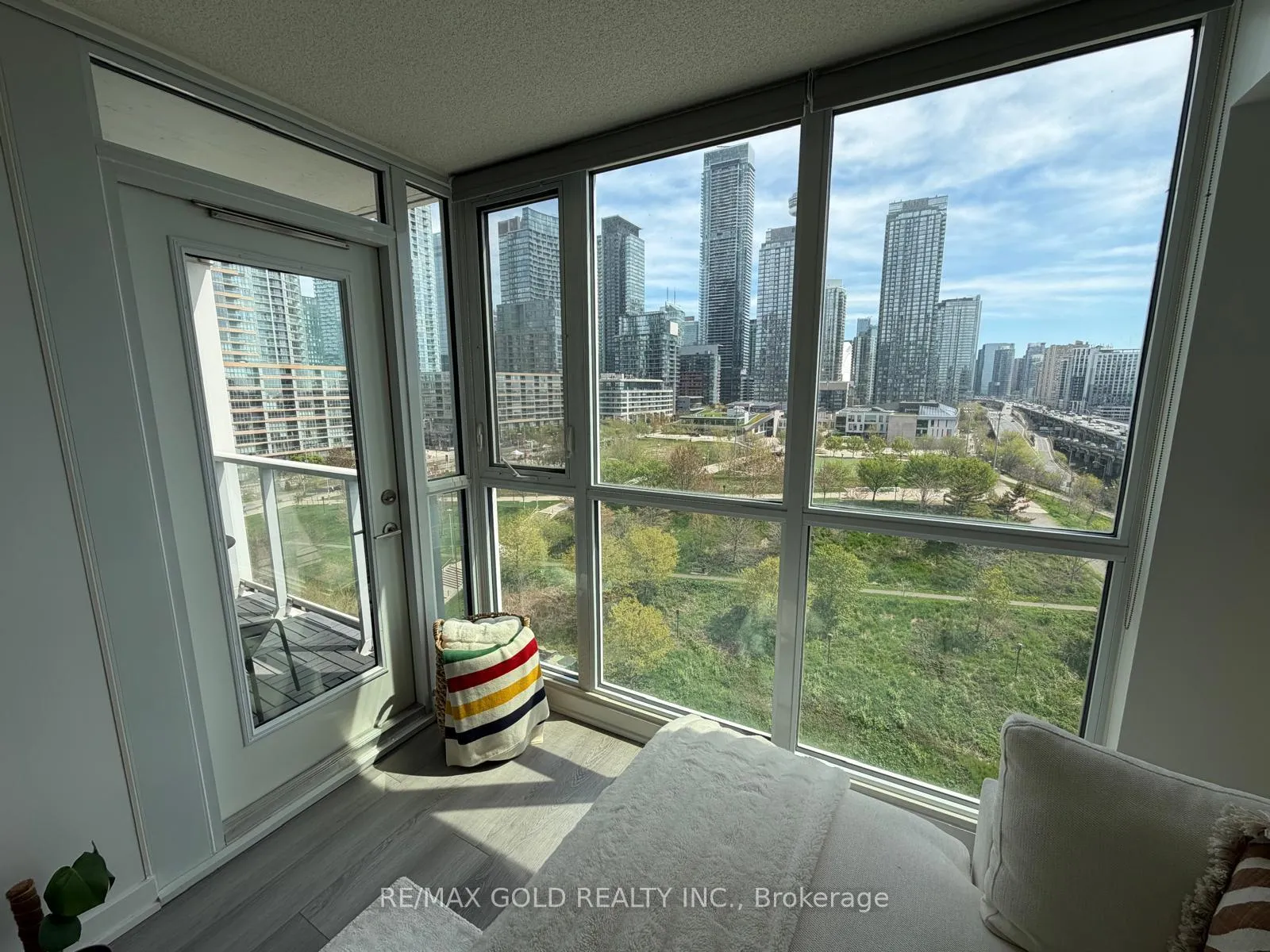 Photo 8 of Unit 1006, 75 Queens Wharf Road, Toronto, Waterfront Communities — HOMEH