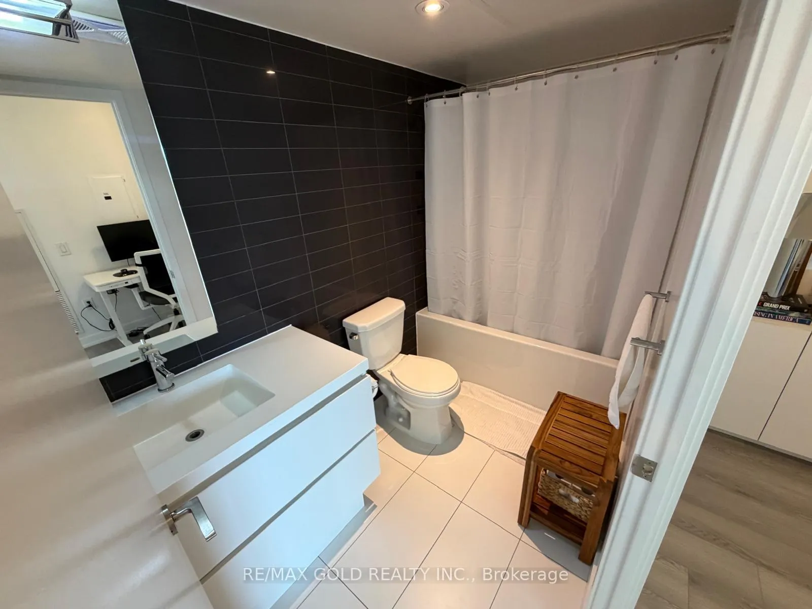 Photo 14 of Unit 1006, 75 Queens Wharf Road, Toronto, Waterfront Communities — HOMEH