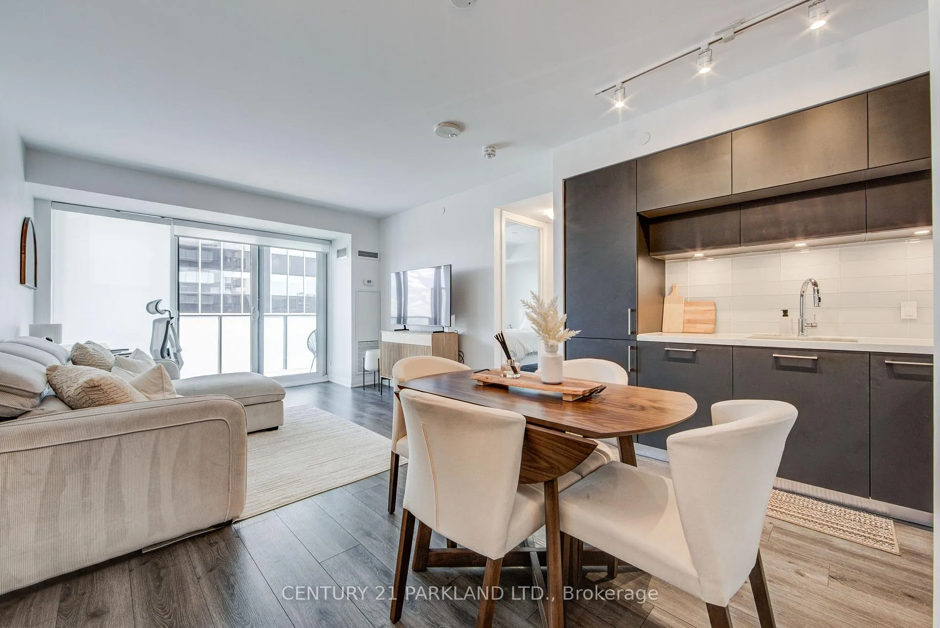 Photo 5 of Unit 1203, 99 Foxbar Road, Toronto, Yonge-St. Clair — HOMEH