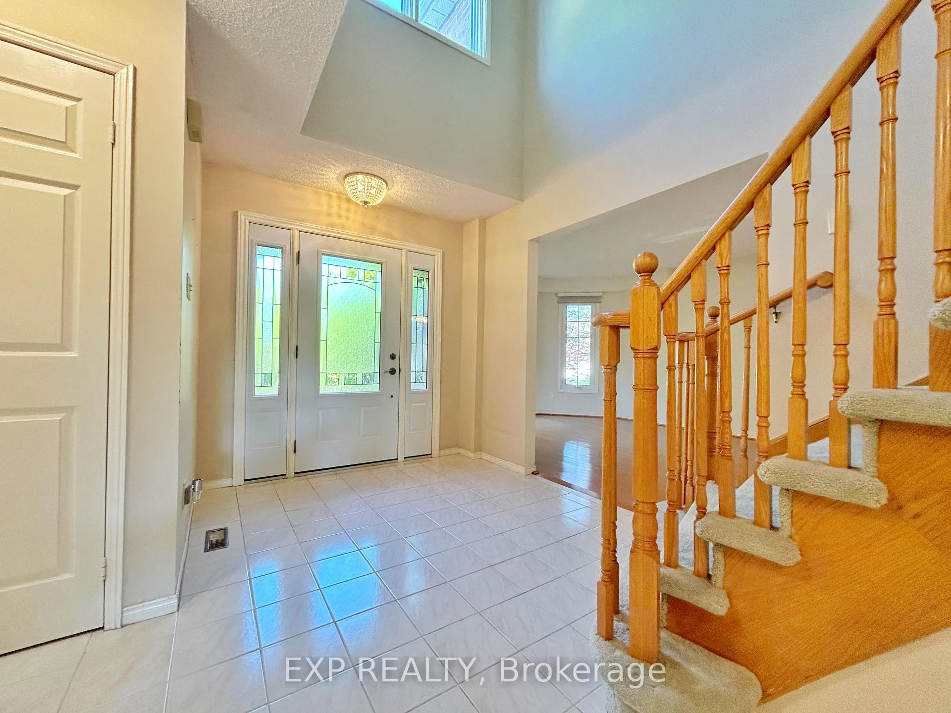 Photo 2 of 23 Haskell Crescent, Aurora, Aurora Highlands — HOMEH