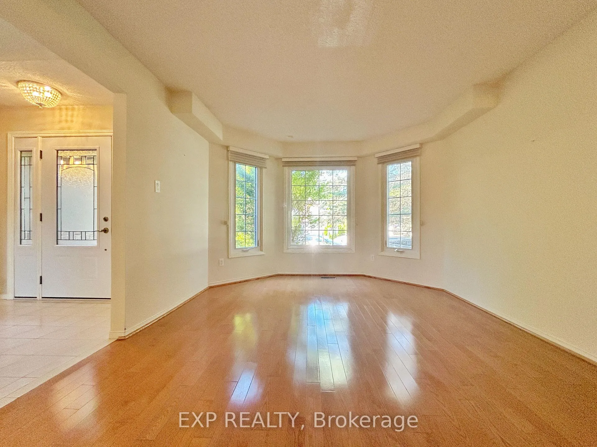 Photo 3 of 23 Haskell Crescent, Aurora, Aurora Highlands — HOMEH