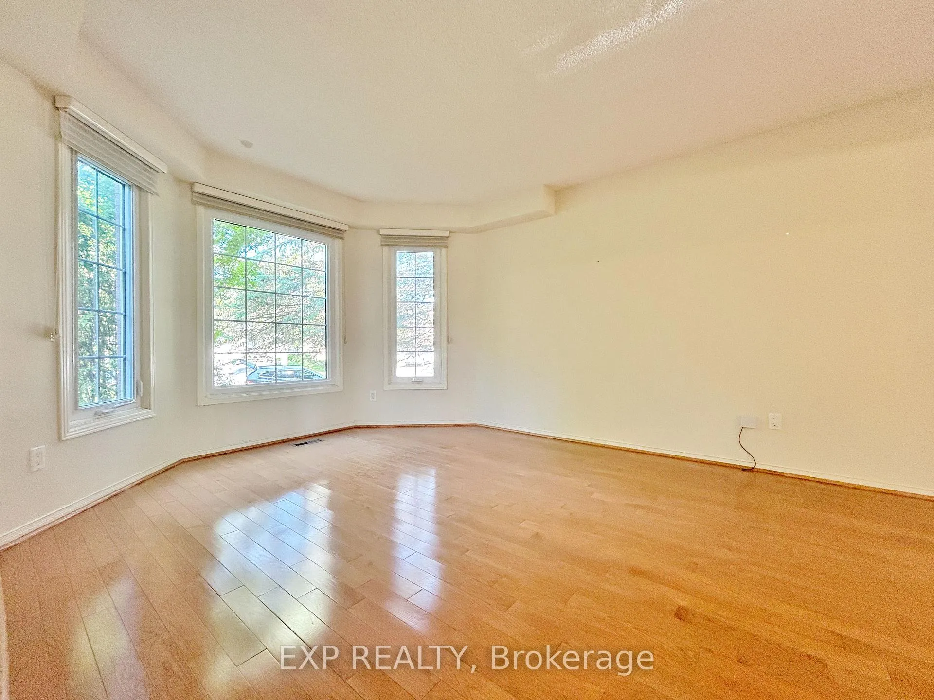 Photo 4 of 23 Haskell Crescent, Aurora, Aurora Highlands — HOMEH