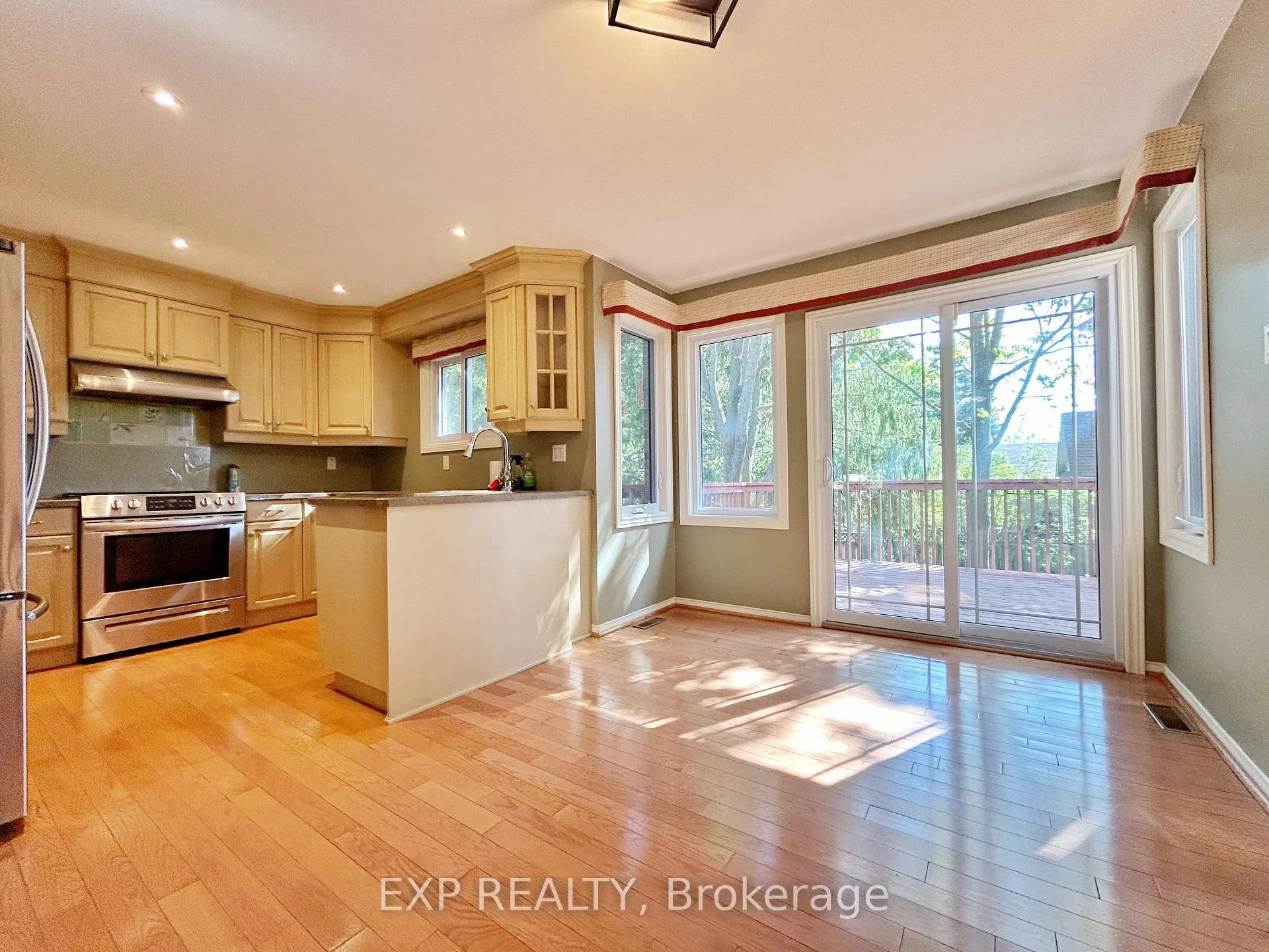 Photo 6 of 23 Haskell Crescent, Aurora, Aurora Highlands — HOMEH
