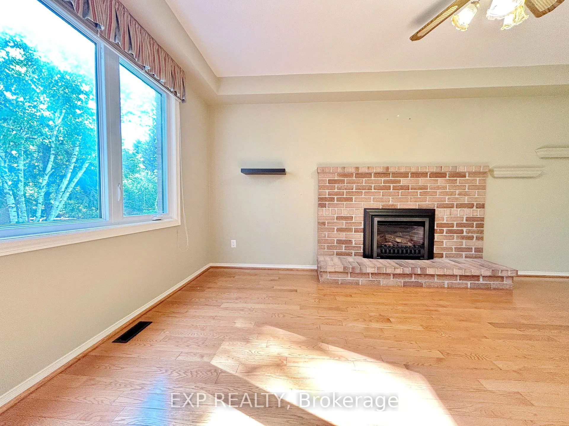 Photo 10 of 23 Haskell Crescent, Aurora, Aurora Highlands — HOMEH