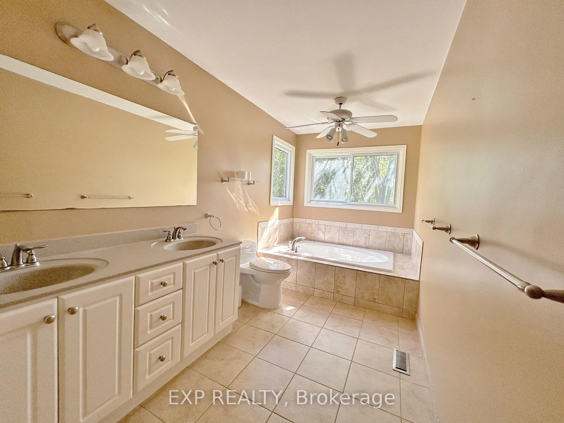 Photo 19 of 23 Haskell Crescent, Aurora, Aurora Highlands — HOMEH