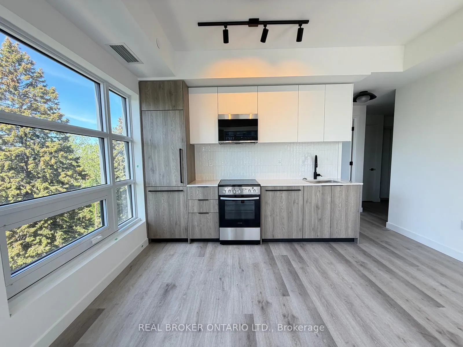 Front of Unit 402, 1635 Military Trail
