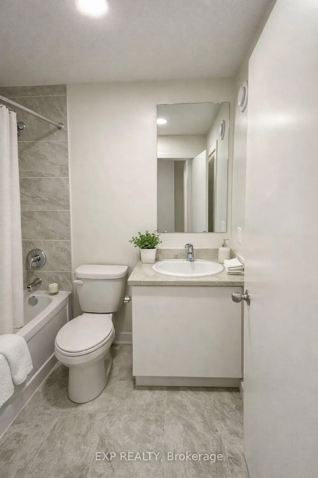 Photo 5 of Unit 304B, 16 Melbourne Avenue, St. Catharines, E. Chester — HOMEH
