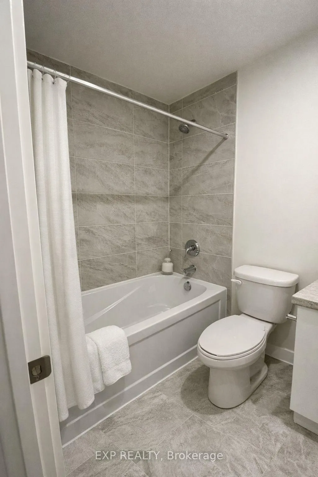 Photo 6 of Unit 304B, 16 Melbourne Avenue, St. Catharines, E. Chester — HOMEH