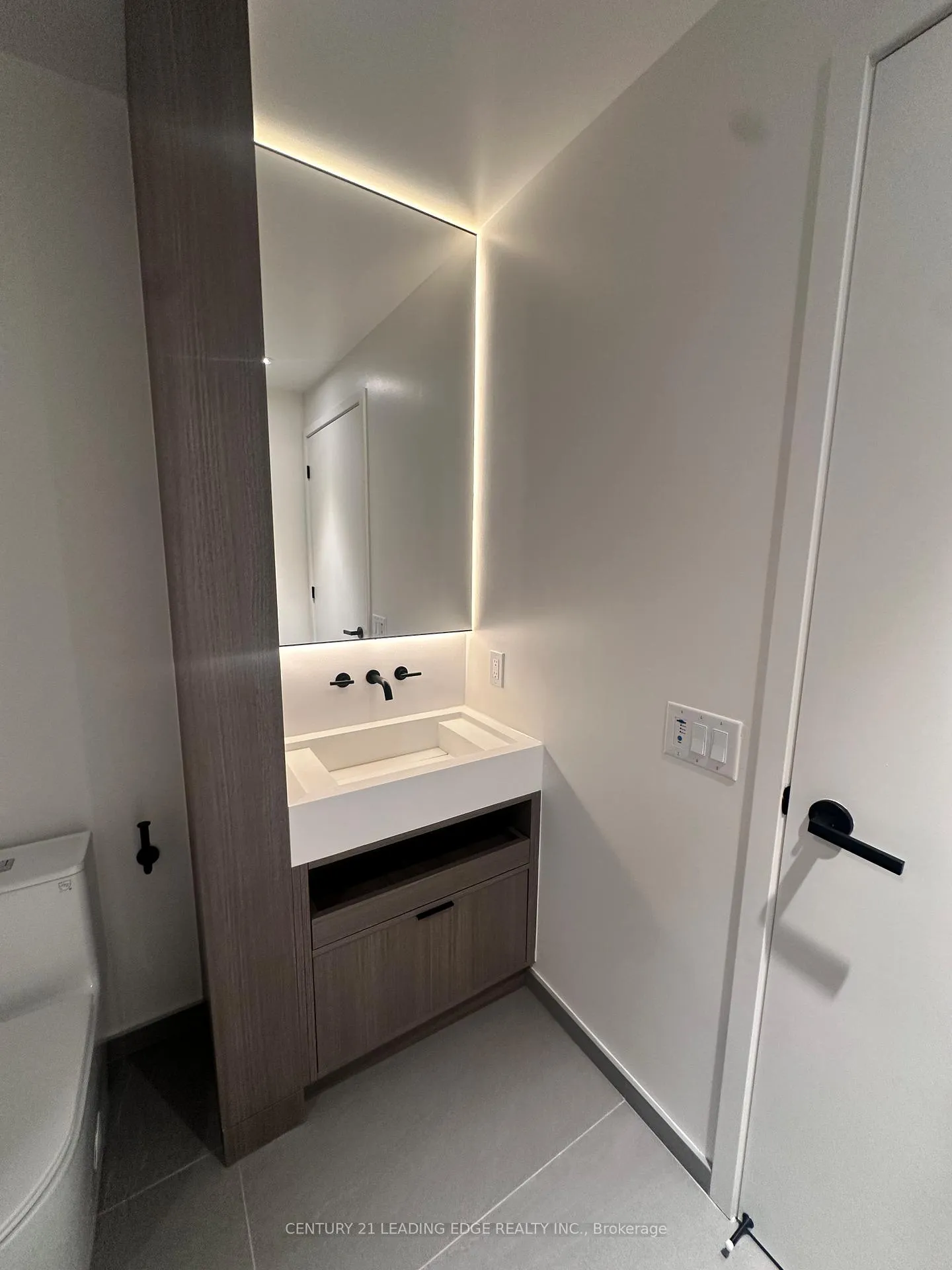 Photo 6 of Unit 807, 55 Charles Street E, Toronto, Church-Yonge Corridor — HOMEH
