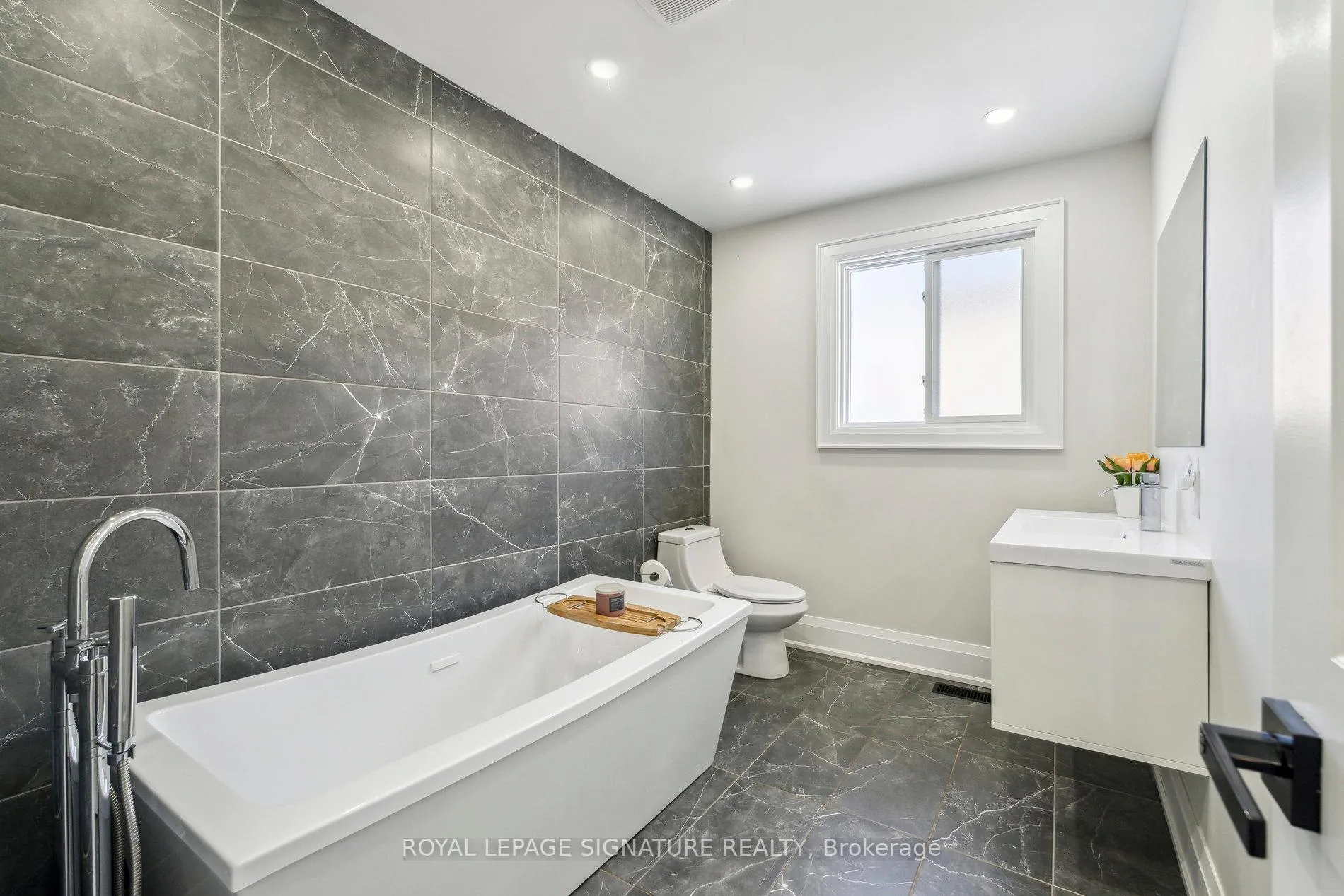 Photo 15 of 2199 Richard Street E, Innisfil, Alcona — HOMEH