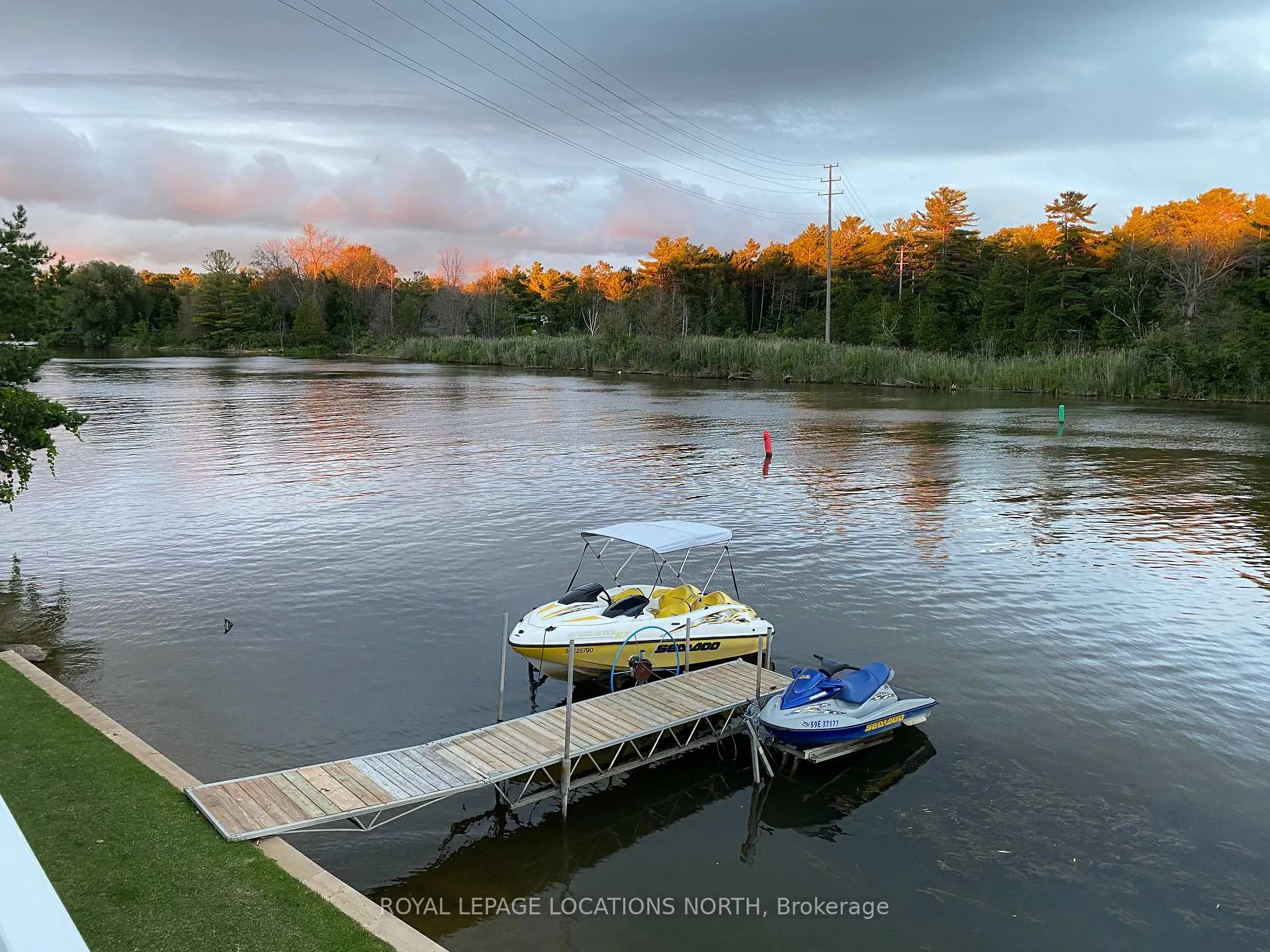 Photo 2 of 807 Mosley Street, Wasaga Beach — HOMEH