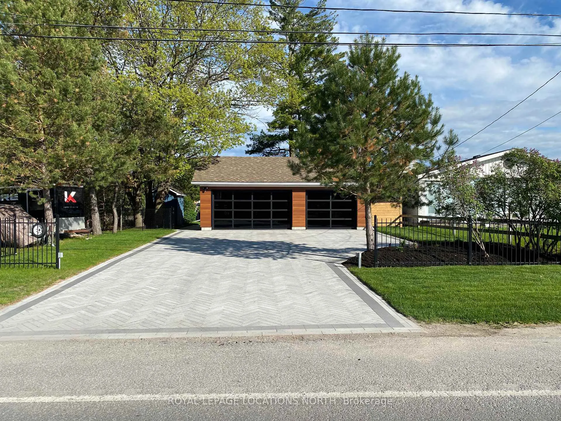 Photo 3 of 807 Mosley Street, Wasaga Beach — HOMEH