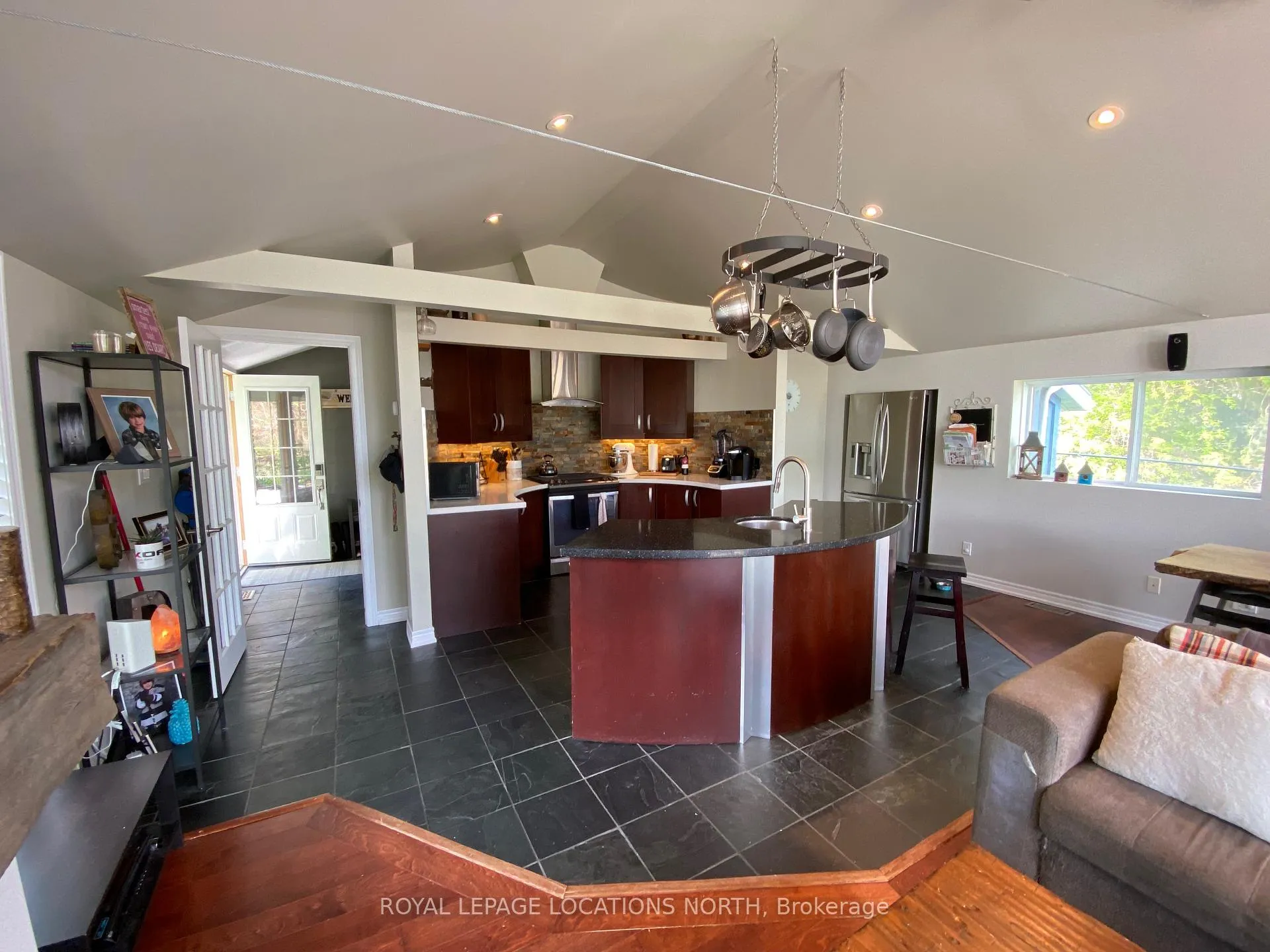 Photo 7 of 807 Mosley Street, Wasaga Beach — HOMEH