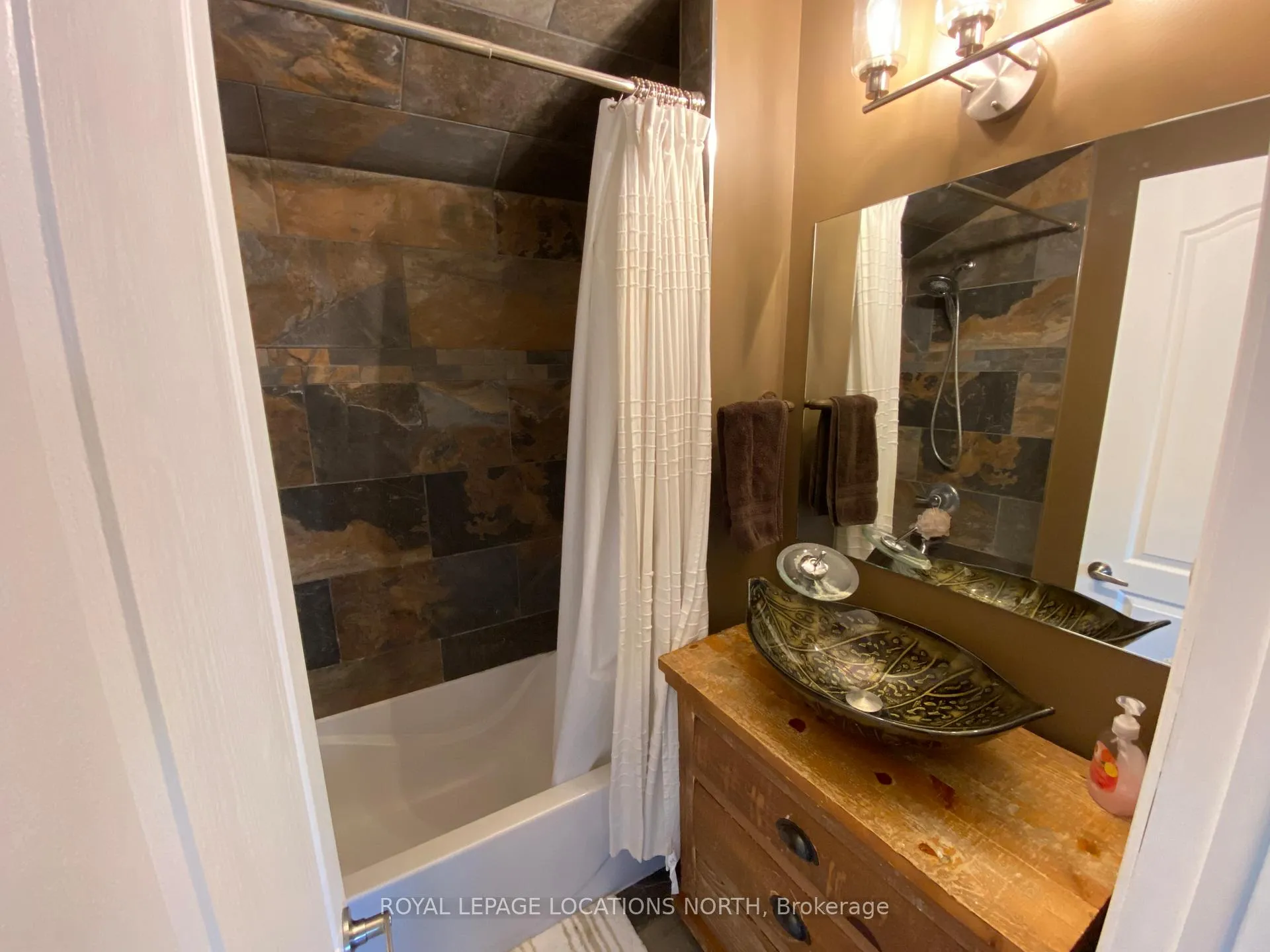 Photo 14 of 807 Mosley Street, Wasaga Beach — HOMEH
