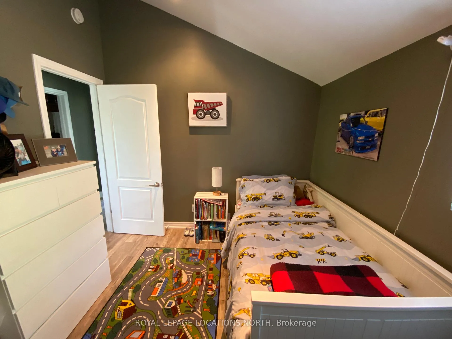 Photo 15 of 807 Mosley Street, Wasaga Beach — HOMEH