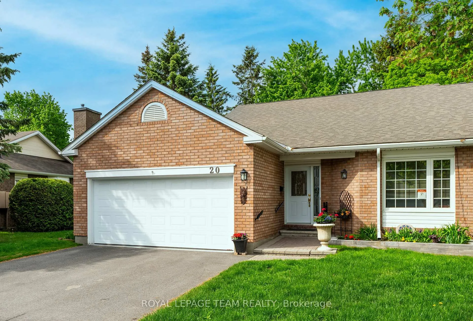 Front of Unit 30, 20 Grand Harbour Court