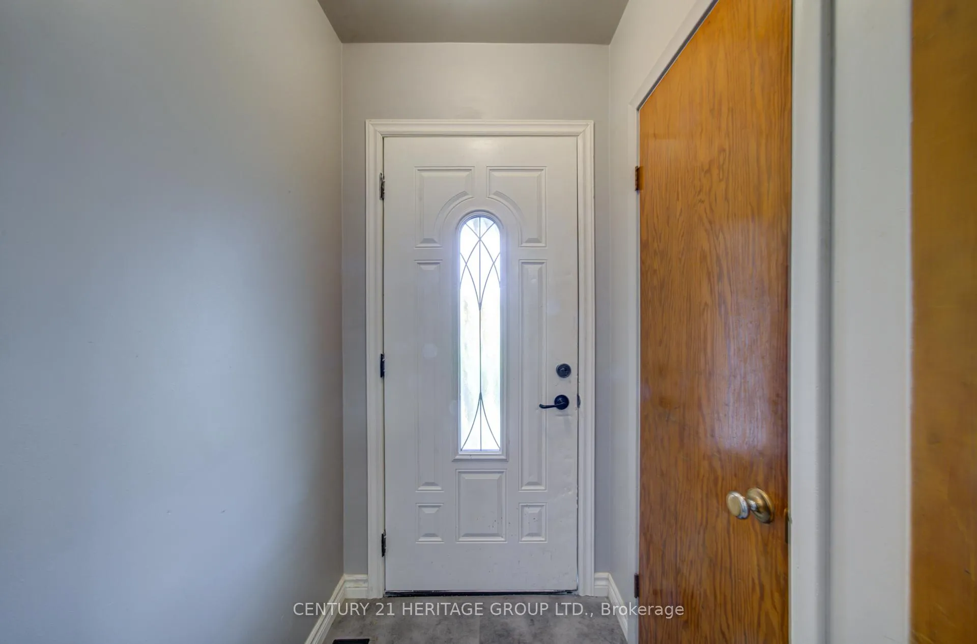 Photo 2 of 1654 Metro Road N, Georgina, Historic Lakeshore Communities — HOMEH