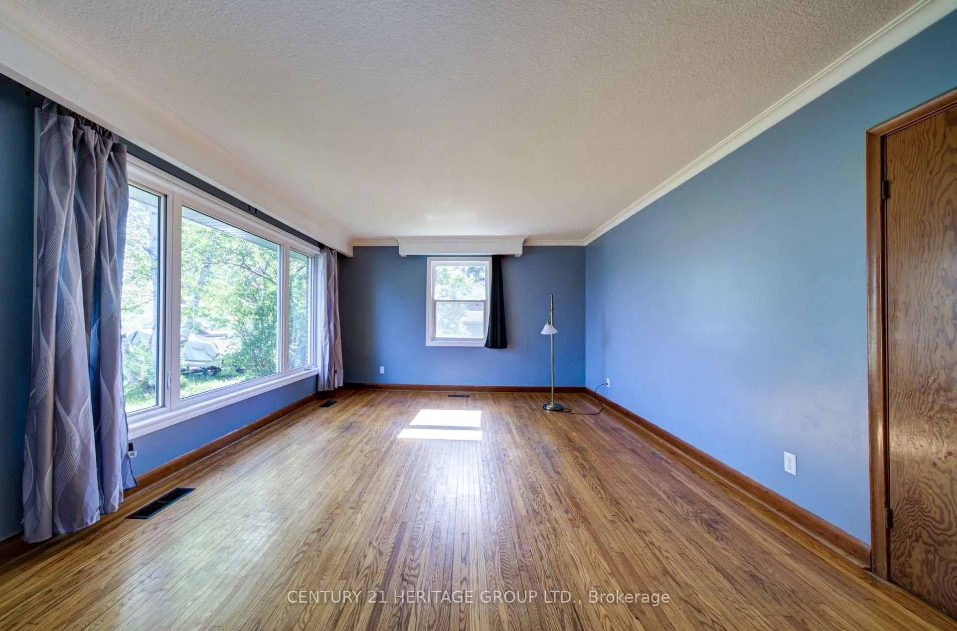 Photo 3 of 1654 Metro Road N, Georgina, Historic Lakeshore Communities — HOMEH