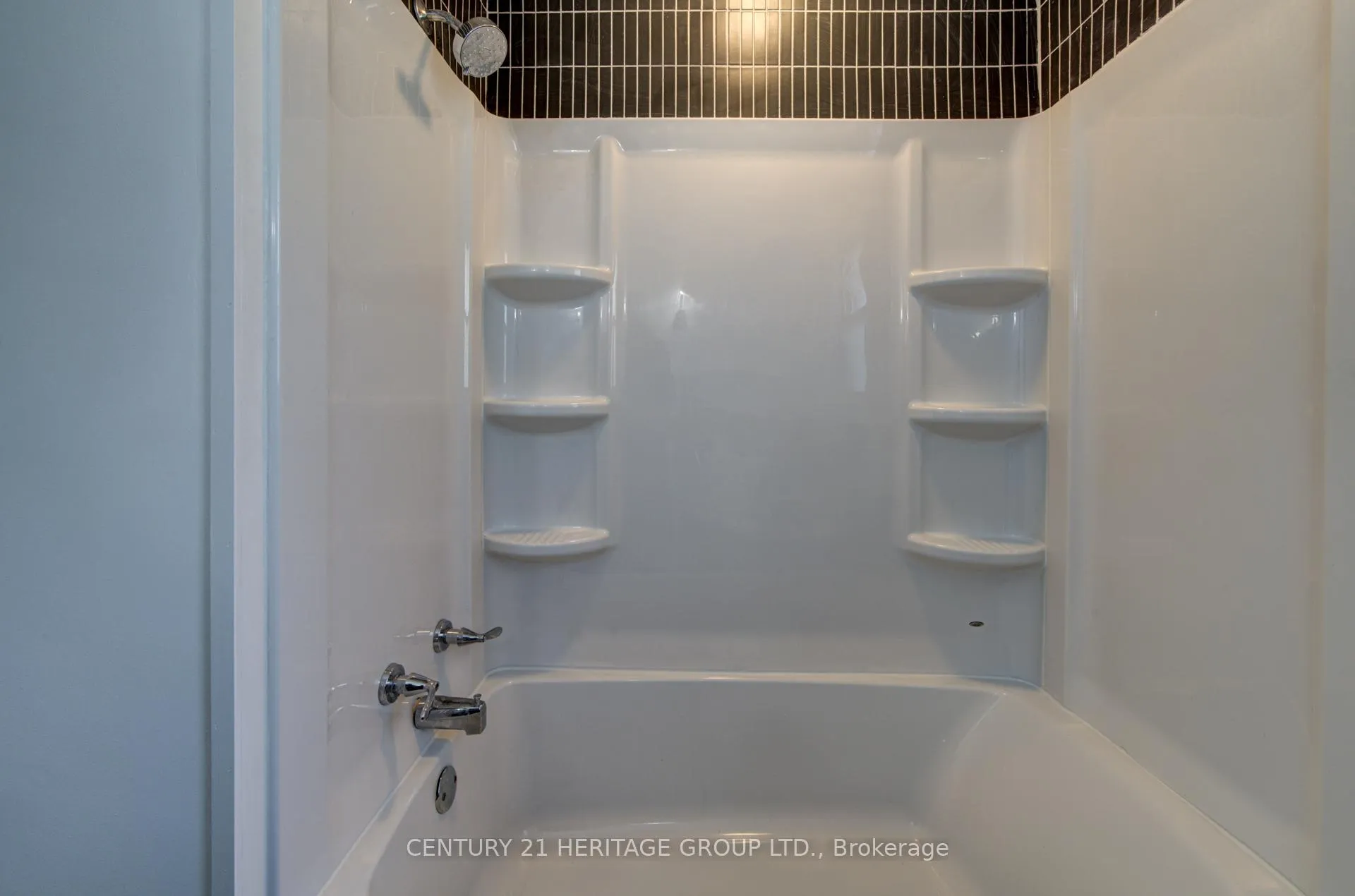 Photo 12 of 1654 Metro Road N, Georgina, Historic Lakeshore Communities — HOMEH