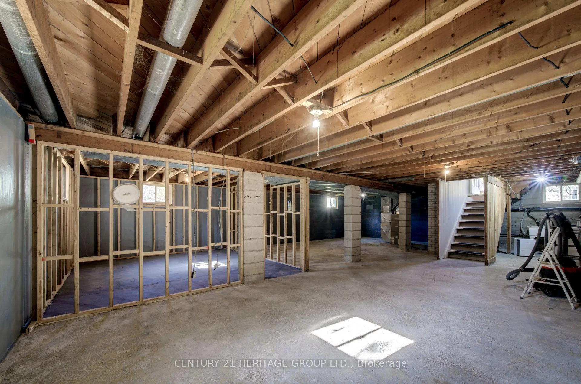 Photo 23 of 1654 Metro Road N, Georgina, Historic Lakeshore Communities — HOMEH