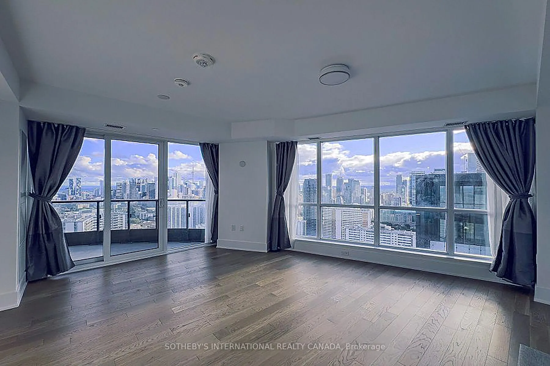 Photo 4 of Unit 4022, 585 Bloor Street E, Toronto, North St. James Town — HOMEH