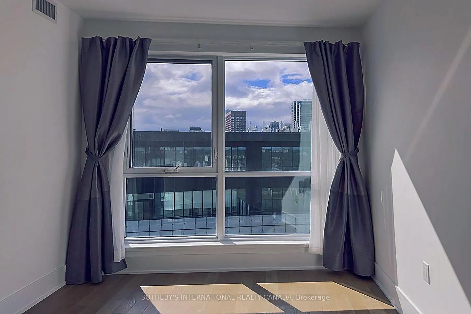 Photo 7 of Unit 4022, 585 Bloor Street E, Toronto, North St. James Town — HOMEH