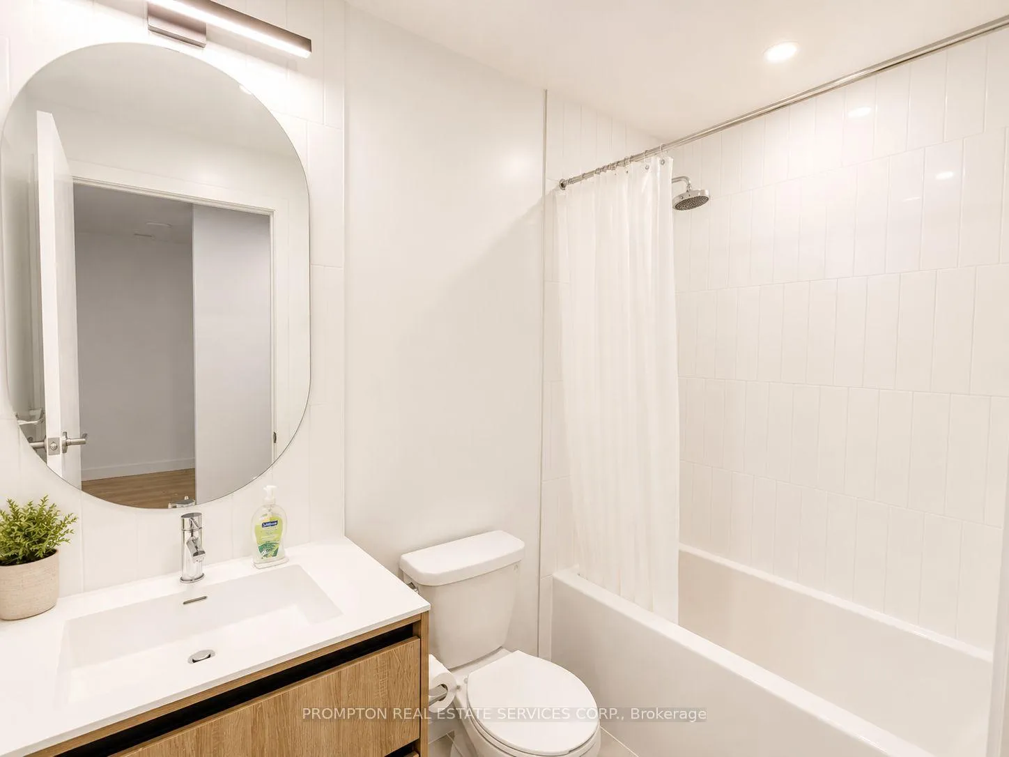 Photo 7 of Unit 813, 7950 Bathurst Street, Vaughan, Beverley Glen — HOMEH