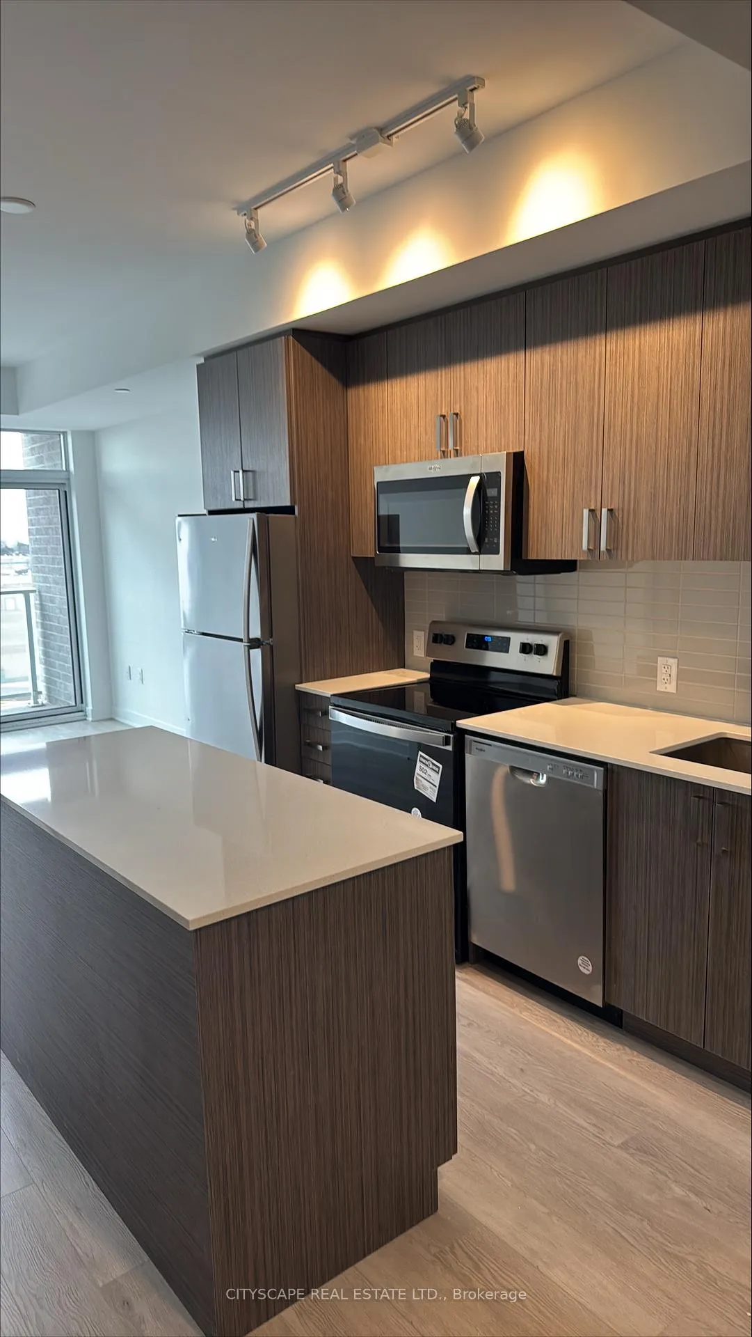 Photo 2 of Unit 608, 2782 Barton Street, Hamilton, Riverdale — HOMEH