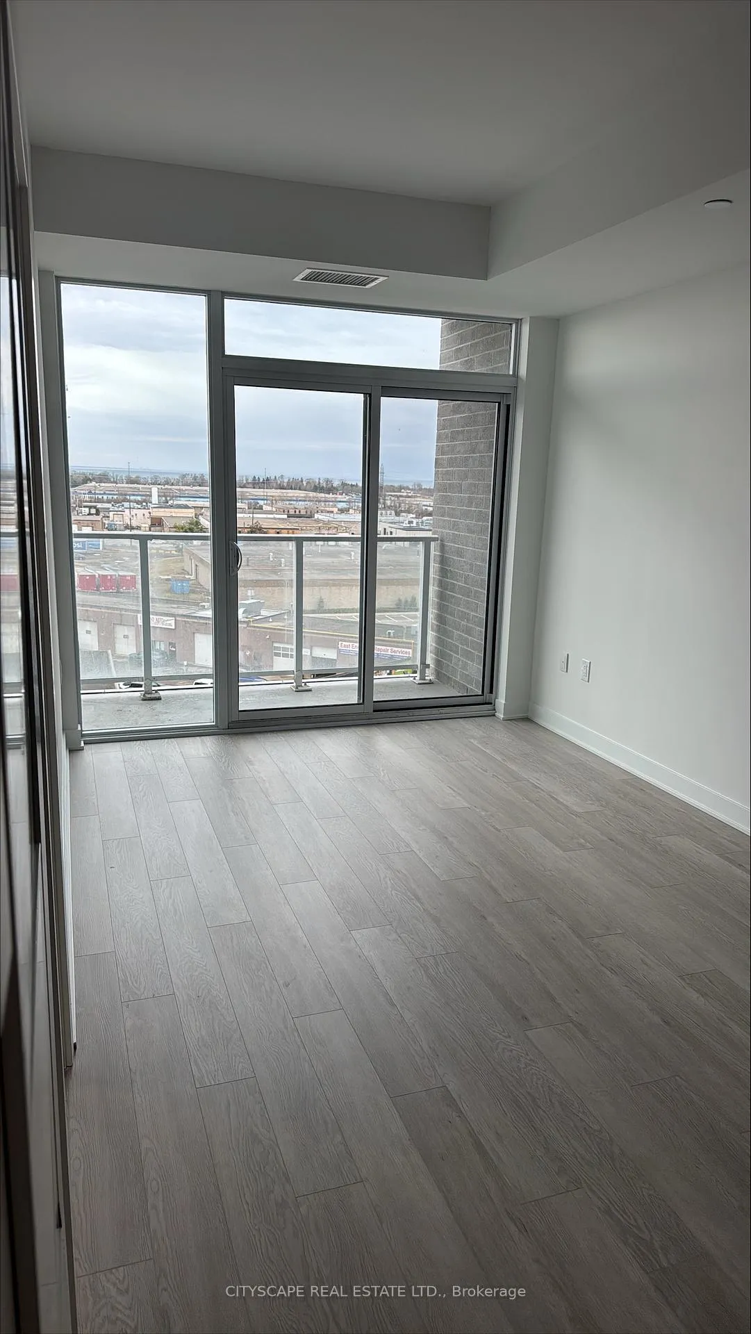 Photo 3 of Unit 608, 2782 Barton Street, Hamilton, Riverdale — HOMEH