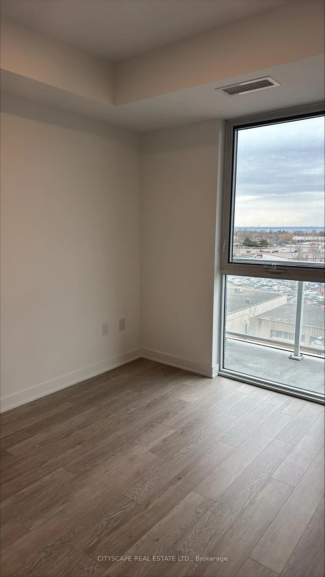 Photo 4 of Unit 608, 2782 Barton Street, Hamilton, Riverdale — HOMEH